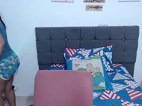 latin riahnna jp online show from February 9, 3:42 am