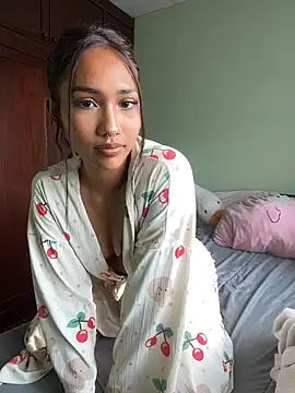 lyla luv online show from February 6, 9:56 am