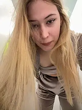 blonde exe online show from April 1, 2:25 pm