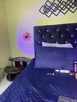 karenwild 1 online show from April 8, 1:57 pm