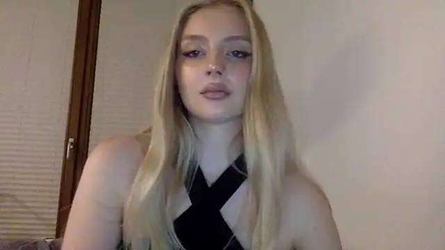 MayaWetDream online show from April 6, 6:20 pm