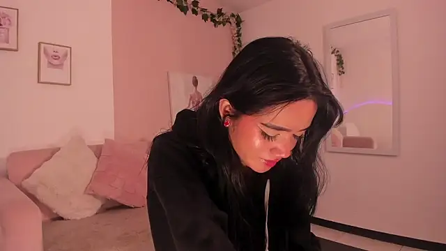 Mila jenner online show from February 19, 1:21 pm