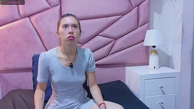 kimberlypink  online show from February 8, 11:58 am