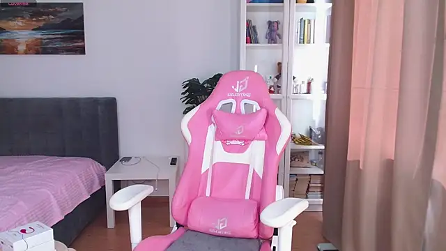 Eva Allen online show from April 12, 7:55 am