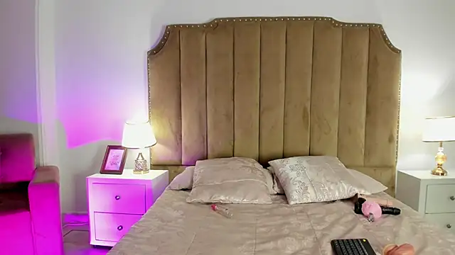 Alessiia Moon online show from April 18, 8:42 pm