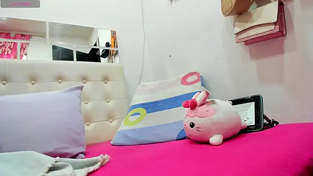 MiaEvans0 online show from July 14, 7:07 pm