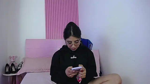 sharlotaustral18 online show from February 10, 3:37 pm