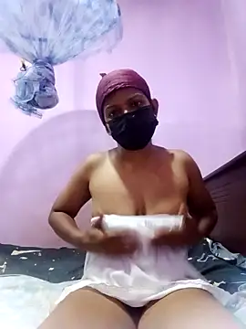 Malee S online show from April 11, 4:10 pm