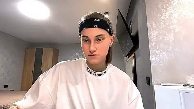 DannieColla online show from March 17, 12:09 pm