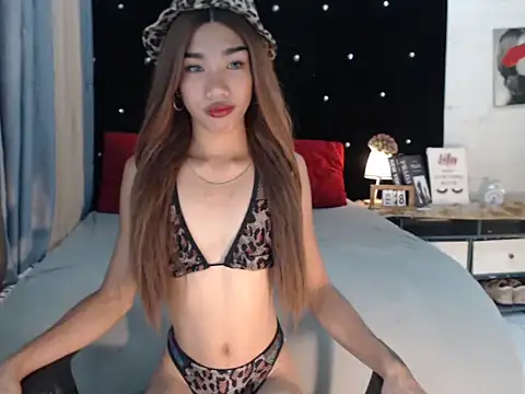 Queenoflustx online show from February 9, 7:43 am