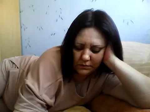 LockyCharm111 online show from April 6, 5:52 am