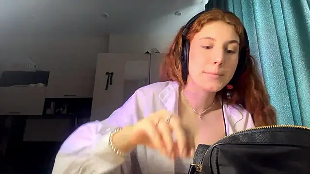 AliceCarrol online show from February 13, 11:45 am