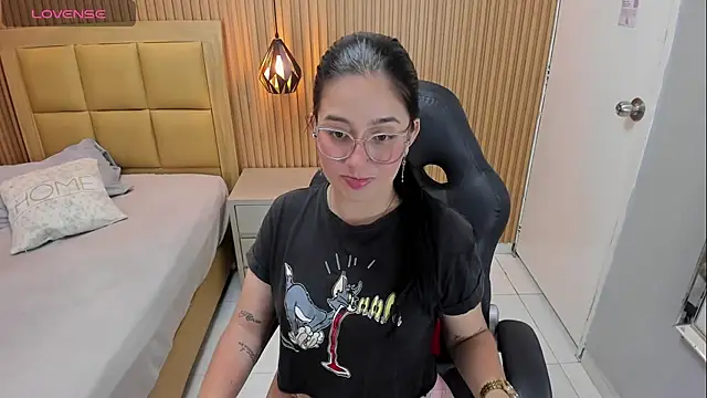 SAMANTHAFIORE1 online show from February 16, 12:27 pm