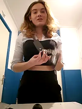 sweetsophie69 online show from March 5, 6:15 pm