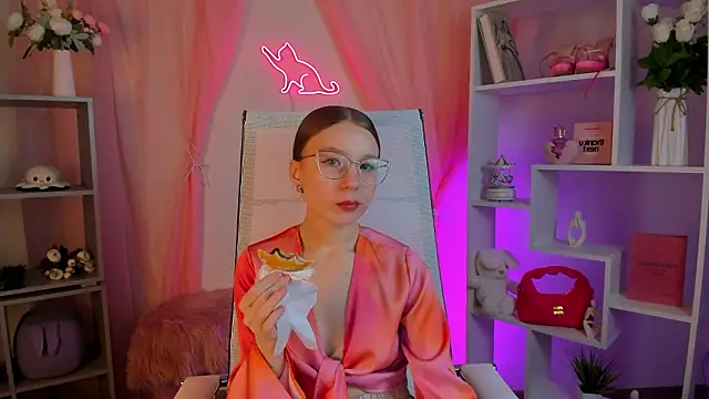 ElliFrankenweenie online show from March 2, 9:27 am