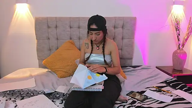 Gaia n Nix online show from April 13, 8:04 am