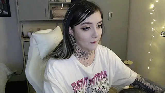 Rin Tozier online show from April 12, 1:30 am