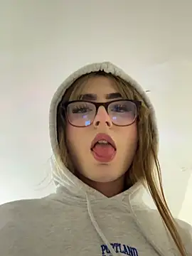 Cassie    online show from July 9, 2:47 am
