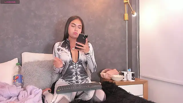 vaelina angels online show from April 21, 2:51 am