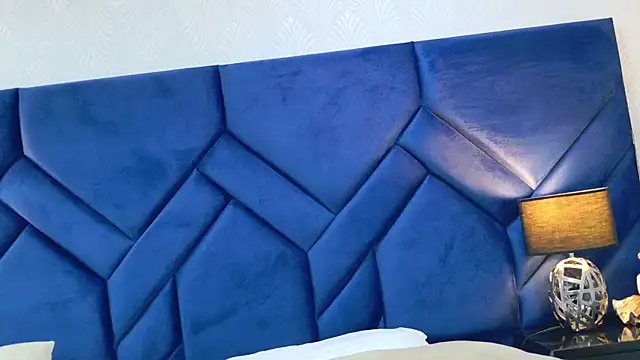 HollyOlson online show from April 14, 8:09 pm