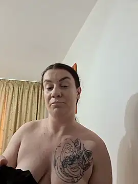 ElaraMystx online show from April 4, 2:38 pm