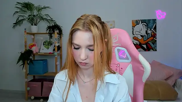 Snapshot of Ophelia_Jay chatting on February 18, 3:27 am Ophelia Jay online show from February 18, 3:27 am