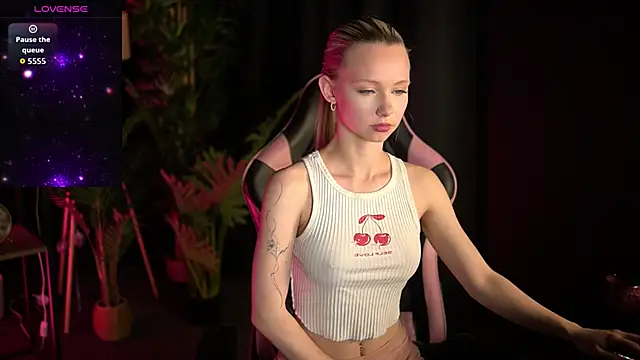 SweetDaisy me online show from April 3, 5:33 pm