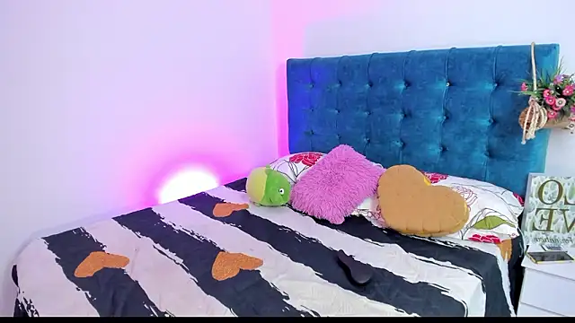 sweet maddy 2 online show from March 13, 8:21 pm