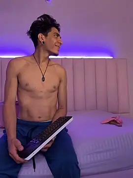 abrilandjulian online show from March 31, 11:54 am