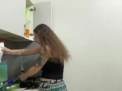 YettaUrive online show from February 17, 3:11 pm