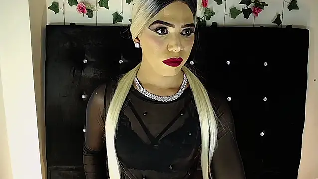 Kristal Queen01 online show from April 12, 6:16 am