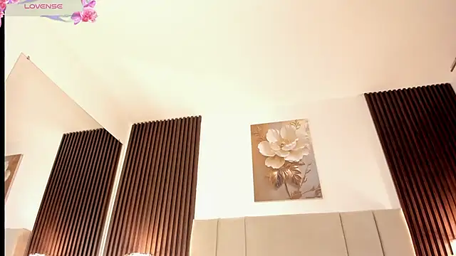  MiLa Dyva online show from April 11, 5:05 pm