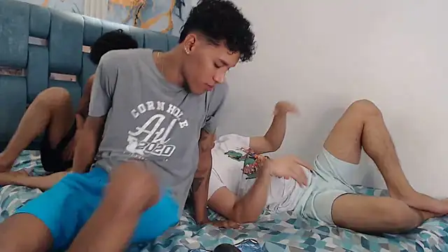 GREEN BOYS online show from April 7, 10:23 pm