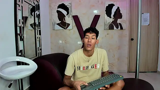 GREEN BOYS online show from March 28, 1:27 am