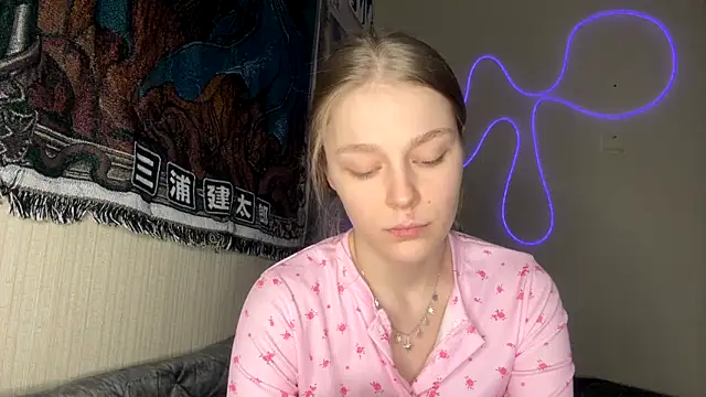 CassandraMur online show from March 5, 7:31 pm