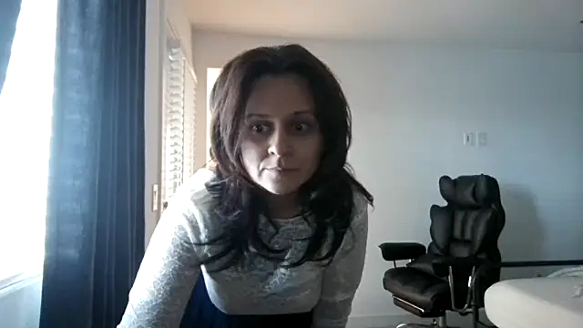 ValeValdez18 online show from February 17, 10:31 pm