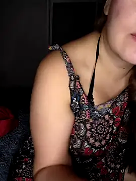 Miamorcurvyy online show from May 3, 2:15 am