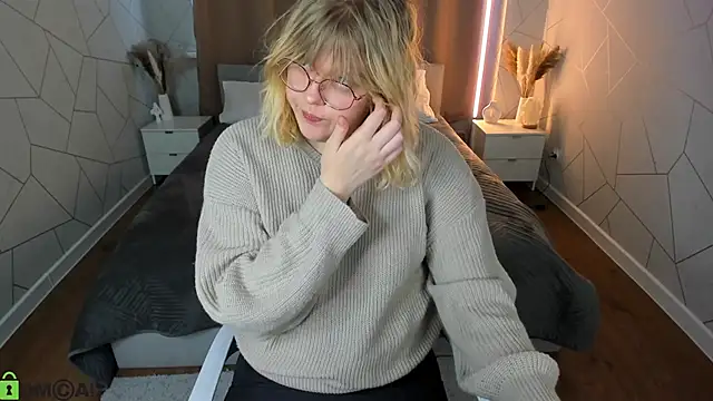 luna c0ra online show from April 1, 1:06 am