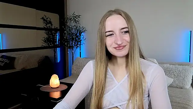 Oxy Foxie online show from June 8, 1:56 pm