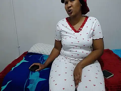 Snakiecharmi online show from February 18, 8:30 pm