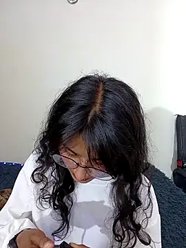 Lili  Clan online show from April 4, 1:37 am