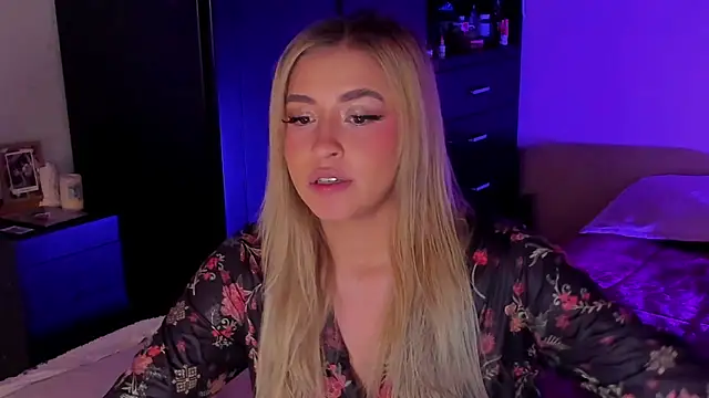 saradiazxxx online show from April 24, 2:53 pm