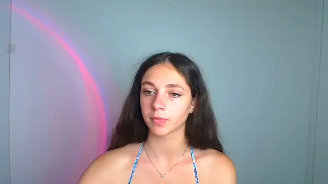 KissMeJulia online show from August 3, 9:04 am