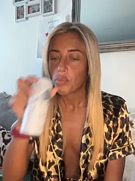 ScarlettGold  online show from March 26, 6:48 am