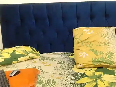 CurvyAssXX21 online show from February 21, 12:17 pm