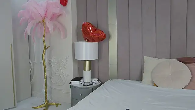 Snapshot of LynnAngel chatting on February 28, 5:34 pm LynnAngel online show from February 28, 5:34 pm