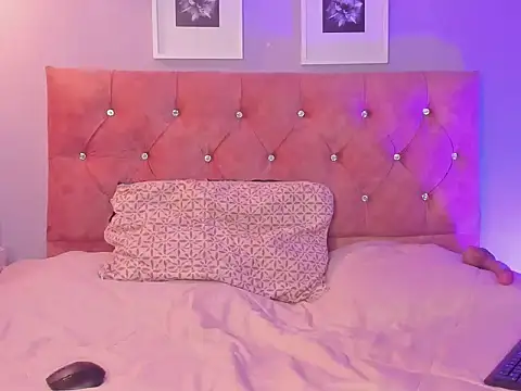 lilirousee online show from March 4, 7:09 pm