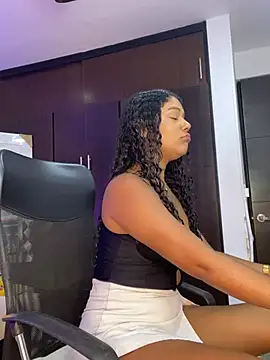 Miaafoxx   online show from April 22, 7:44 pm