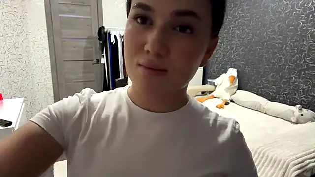 JoycelynUrion online show from April 2, 12:02 pm