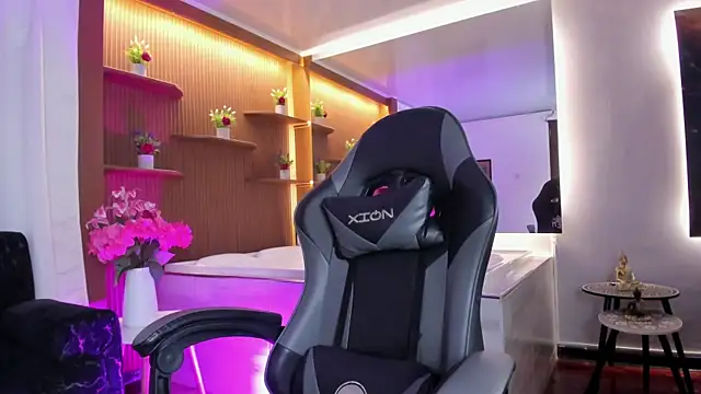 Madisson Edwards online show from April 4, 1:10 pm